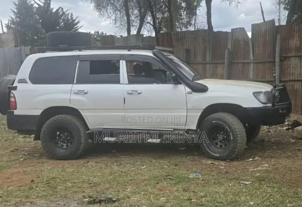 Toyota Land Cruiser 2004 White