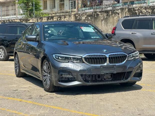 BMW 320i Sedan RWD 2020 Gray