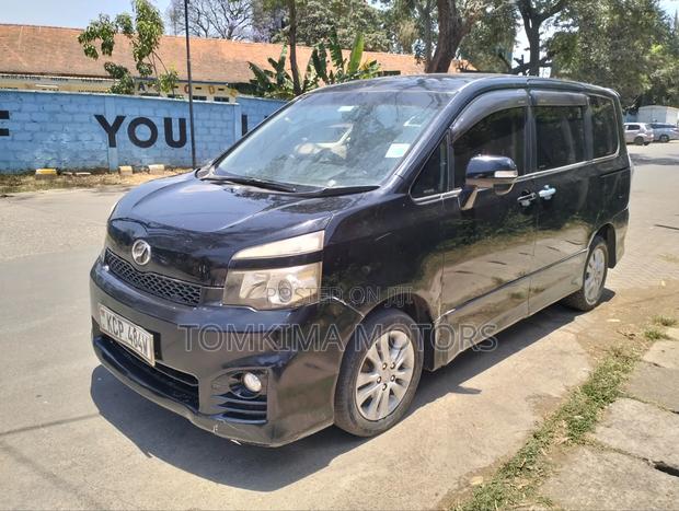 Toyota Voxy 2010 Black