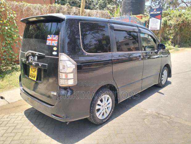 Toyota Voxy 2010 Black