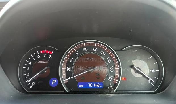 Toyota Esquire 2019 Pearl