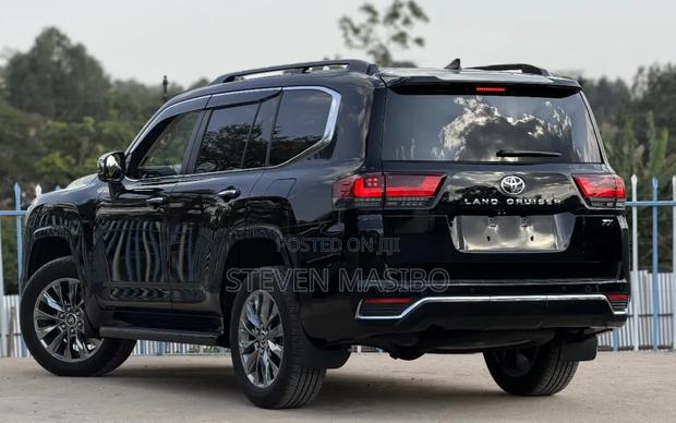 Toyota Land Cruiser 3.3 Diesel 4WD 2022 Black