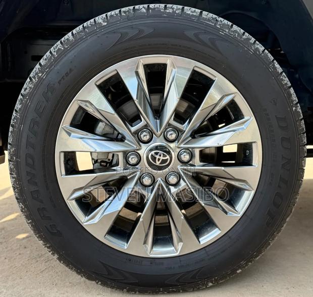 Toyota Land Cruiser 3.3 Diesel 4WD 2022 Black