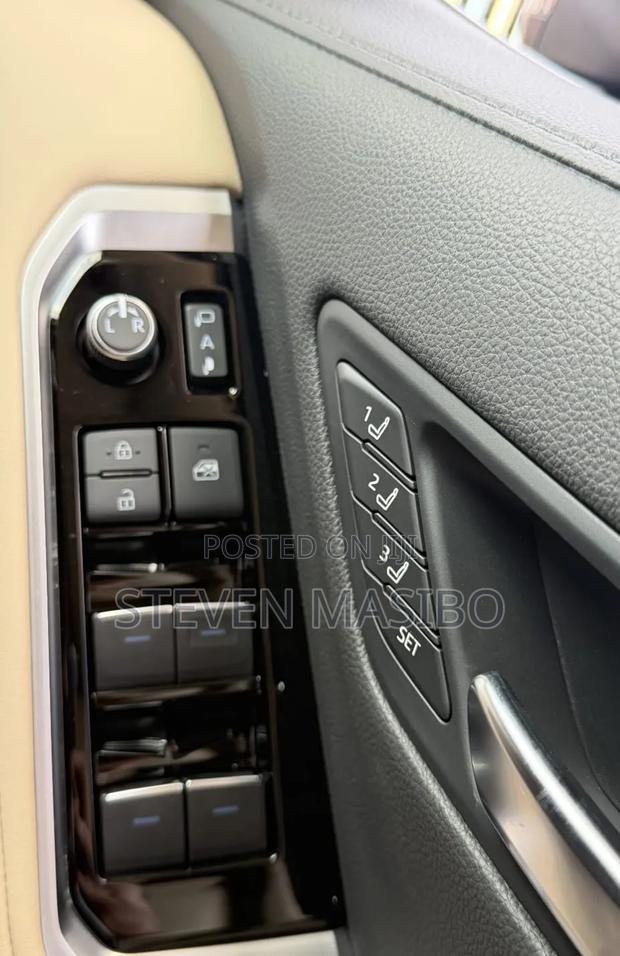 Toyota Land Cruiser 3.3 Diesel 4WD 2022 Black