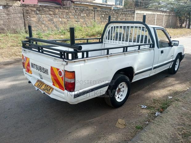 Mitsubishi L200 2005 White