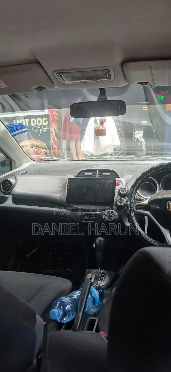 Honda Fit Automatic 2011 Silver