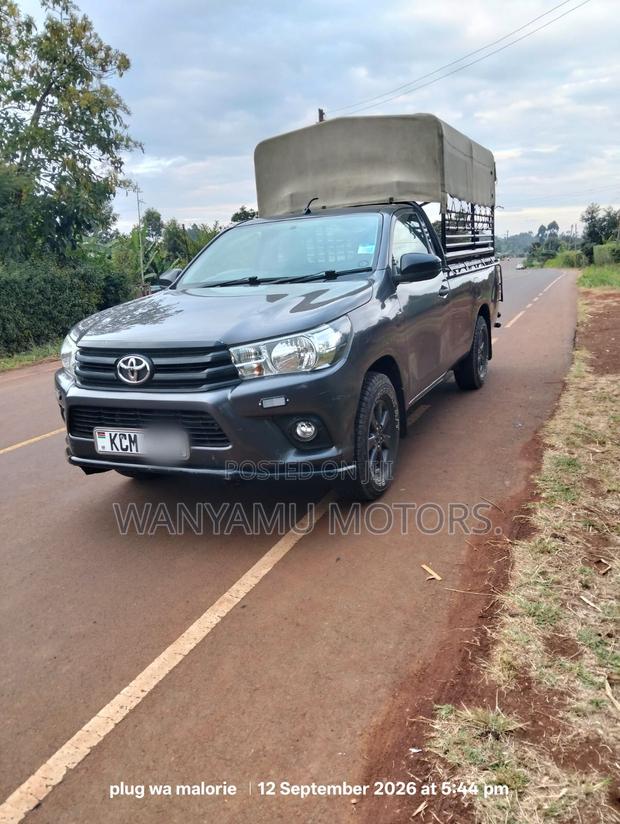 Toyota Hilux 2017 Gray