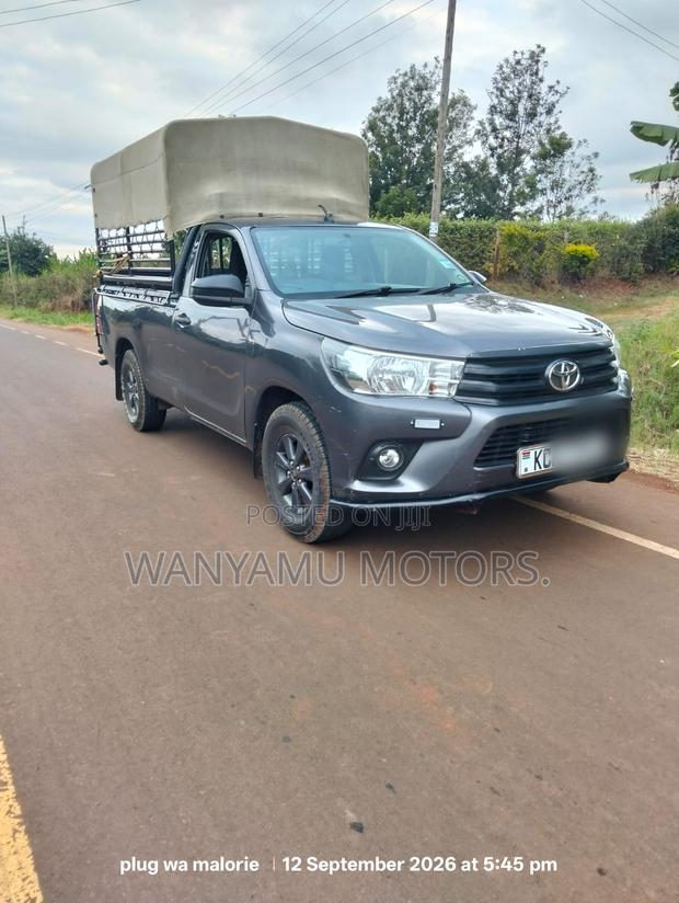 Toyota Hilux 2017 Gray