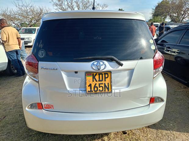 Toyota Ractis 1.5 FWD 2016 Silver