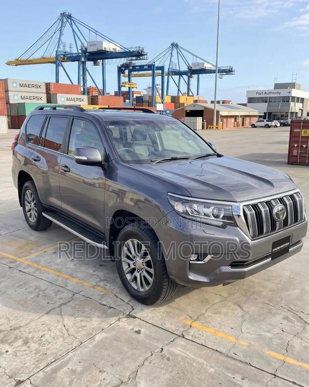 Toyota Land Cruiser Prado Kakadu 2019 Gray