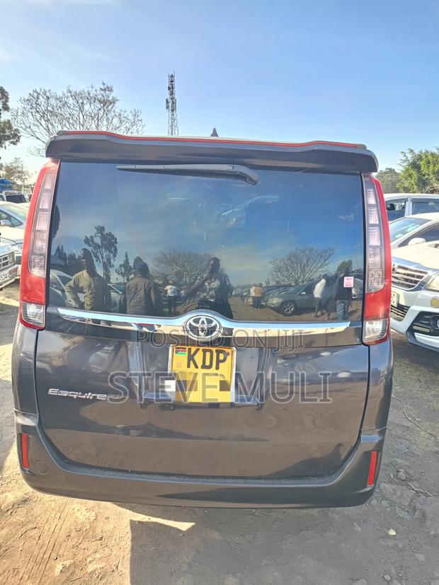 Toyota Esquire 2.0 FWD (8 seater) 2019 Black