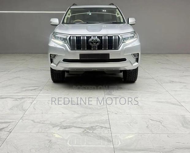 Toyota Land Cruiser Prado 2.8 2022 Silver
