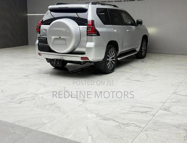 Toyota Land Cruiser Prado 2.8 2022 Silver