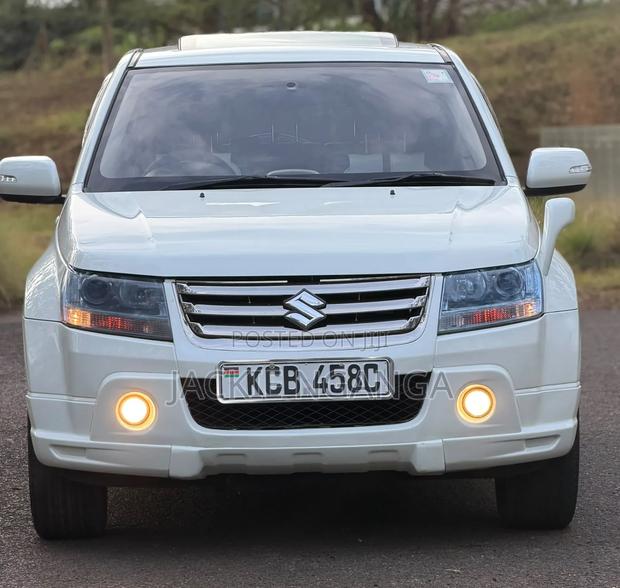 Suzuki Escudo 2010 White