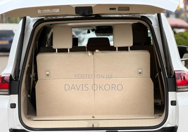 Toyota Land Cruiser LC300 2023 White