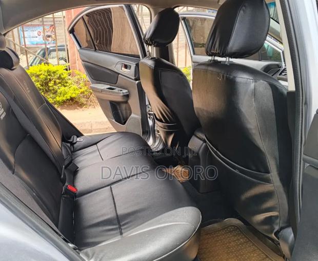 Subaru 1600 2015 Silver