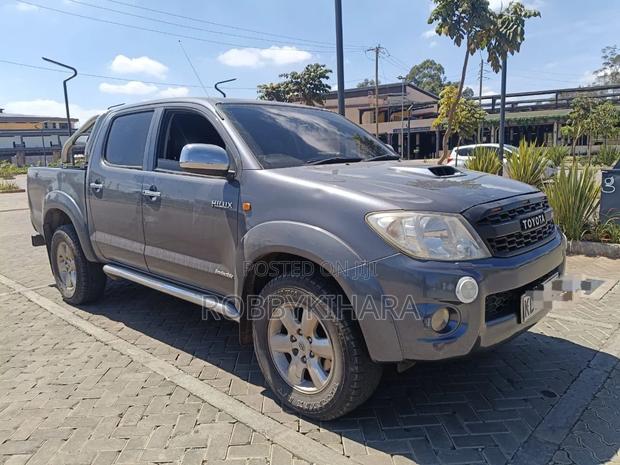 Toyota Hilux 2.5 D-4D SRX 2011 Gray