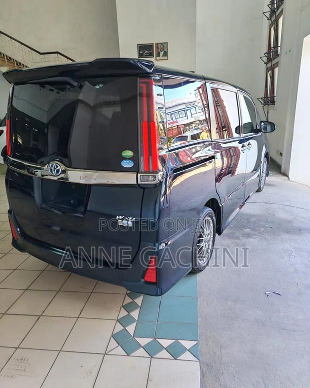 Toyota Noah 1.8 FWD Hybrid (7 seater) 2019 Blue