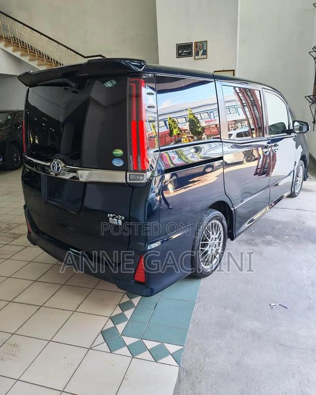 Toyota Noah 1.8 FWD Hybrid (7 seater) 2019 Blue