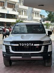 Toyota Land Cruiser LC300 2023 White for sale