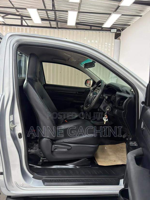 Toyota Hilux 2019 Silver