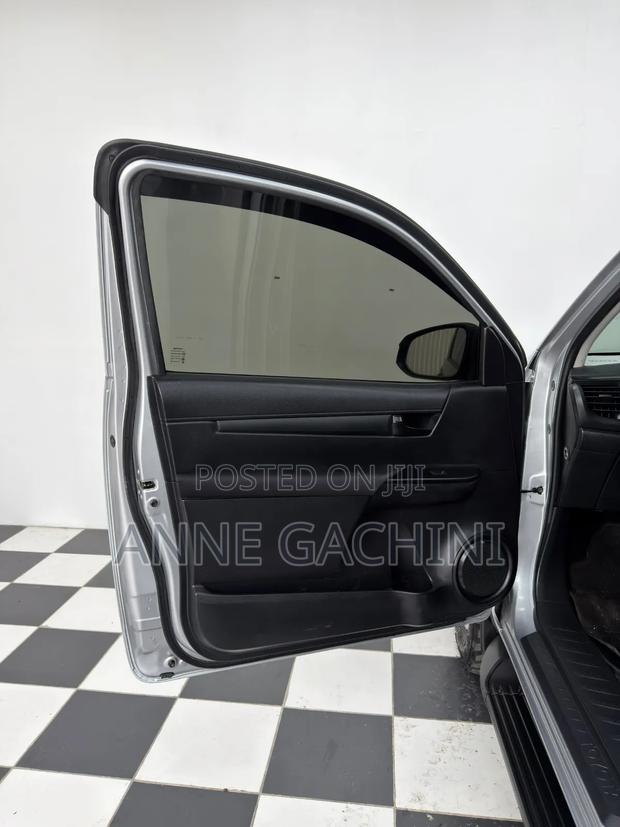 Toyota Hilux 2019 Silver
