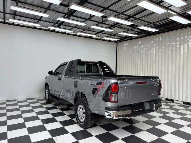 Toyota Hilux 2019 Silver