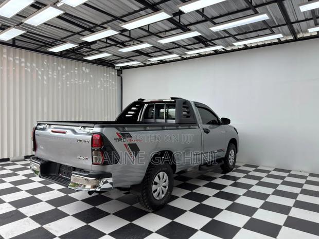 Toyota Hilux 2019 Silver