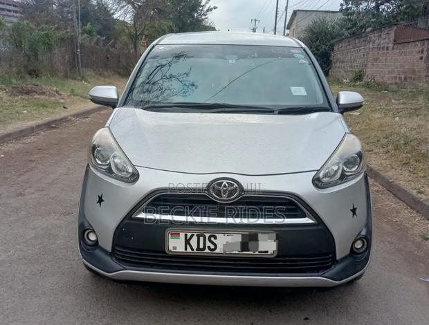 Toyota Sienta 2017 Silver