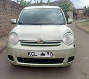 Toyota Sienta 2010 Green for sale