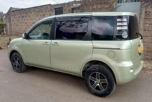 Toyota Sienta 2010 Green