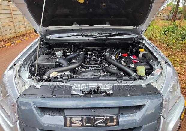 Isuzu D-MAX 2023 Silver
