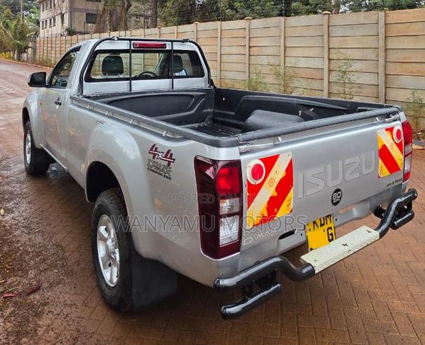 Isuzu D-MAX 2023 Silver