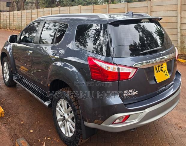 Isuzu MU-X 2021 Gray