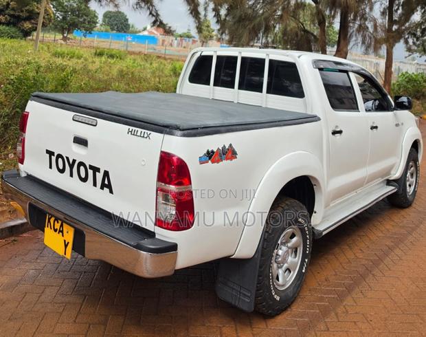 Toyota Hilux 2014 White