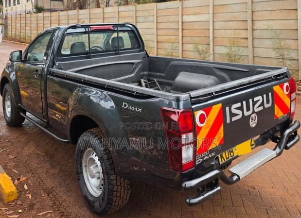 Isuzu D-MAX 2021 Gray