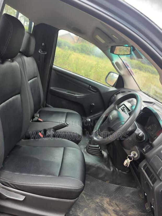 Isuzu D-MAX 2021 Gray