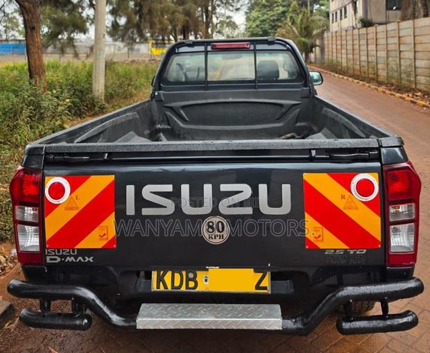 Isuzu D-MAX 2021 Gray
