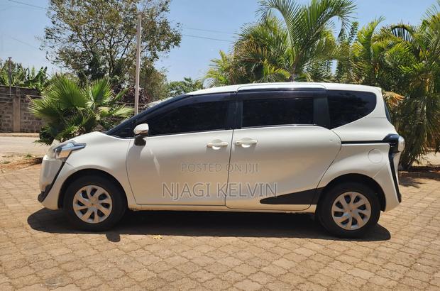 Toyota Sienta 2016 White