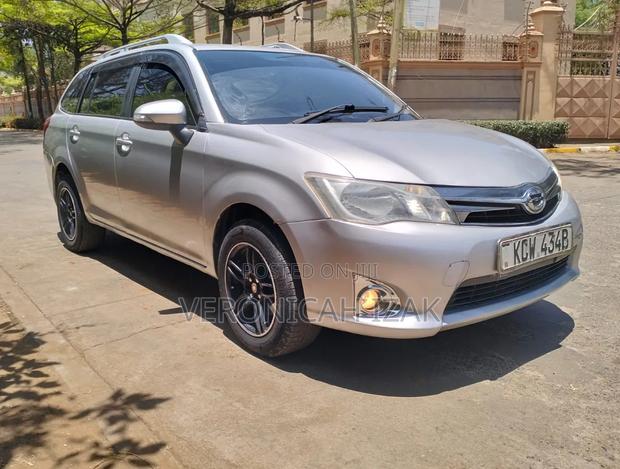 Toyota Corolla Fielder 2013 Silver