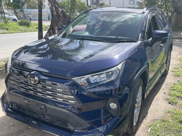 Toyota RAV4 XLE Premium AWD 2019 Blue