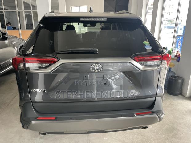 Toyota RAV4 XLE Premium FWD 2020 Gray