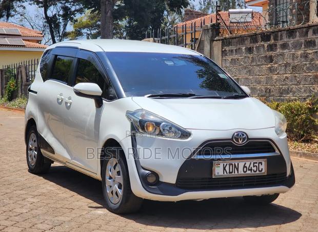 Toyota Sienta 1.5 FWD (6-seater) 2016 White
