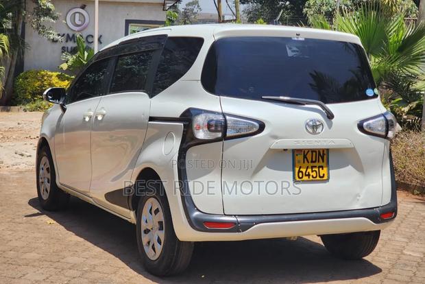 Toyota Sienta 1.5 FWD (6-seater) 2016 White