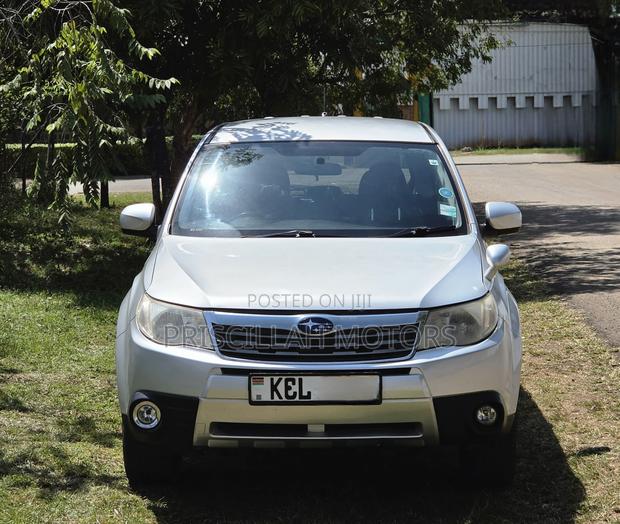Subaru Forester 2011 Silver