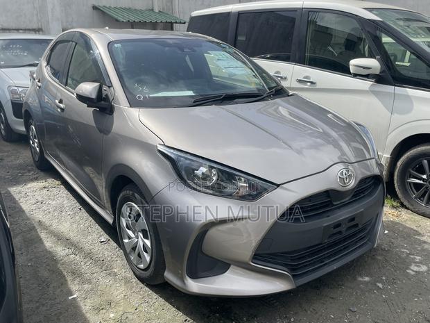 Toyota Yaris 2020 Gray