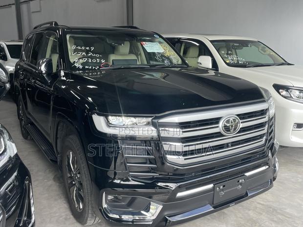 Toyota Land Cruiser LC300 2023 Black