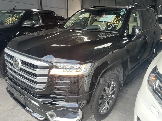 Toyota Land Cruiser LC300 2023 Black