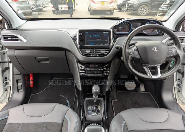 Peugeot 2008 2019 White