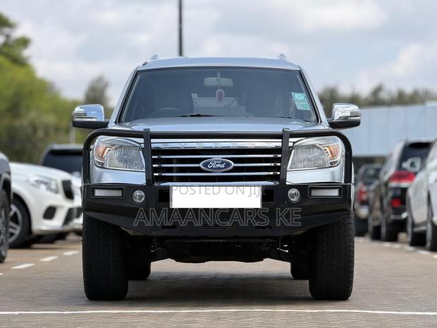 Ford Everest 2011 Silver